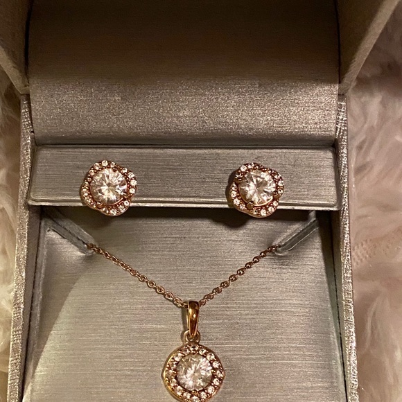 Peoples Jewelry Neclace & Earing - Picture 1 of 2